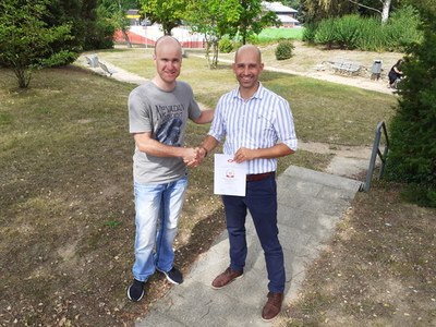 10 Jahre Mitgliedschaft im BDK – bronzene Ehrennadel für unseren Landesvorsitzenden Eike Bone-Winkel 10 Jahre Mitgliedschaft im BDK – bronzene Ehrennadel für unseren Landesvorsitzenden Eike Bone-Winkel