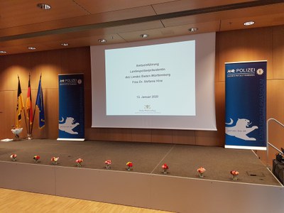 Amtseinführung der neuen Landespolizeipräsidentin Dr. Stefanie Hinz Amtseinführung der neuen Landespolizeipräsidentin Dr. Stefanie Hinz