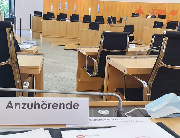 Anhörung im Haupt- und Innenausschuss des Hessischen Landtages zur Einführung einer/-s Bürger- und Polizeibeauftragten. Anhörung im Haupt- und Innenausschuss des Hessischen Landtages zur Einführung einer/-s Bürger- und Polizeibeauftragten.