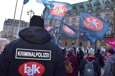 Aufruf zur Beteiligung am ganztätigen Warnstreik und zum Protestmarsch am 10.02.2026