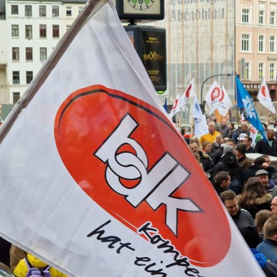 Aufruf zur Beteiligung am ganztätigen Warnstreik und zum Protestmarsch am 23.11.2023 Aufruf zur Beteiligung am ganztätigen Warnstreik und zum Protestmarsch am 23.11.2023