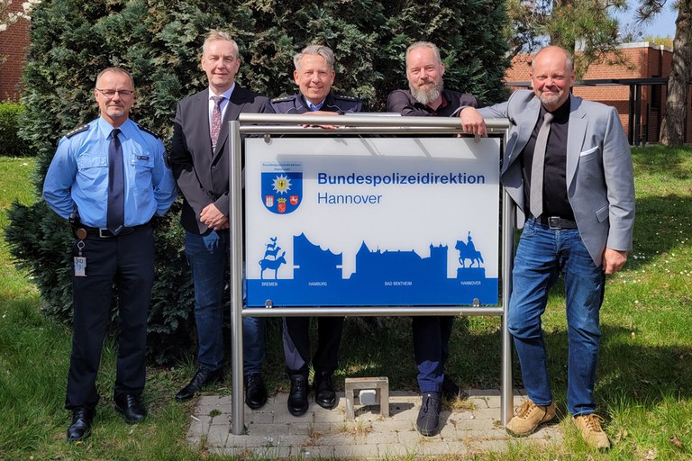 BDK Bundespolizei diskutiert mit der Direktionsleitung Hannover über die Kriminalitätsbekämpfung BDK Bundespolizei diskutiert mit der Direktionsleitung Hannover über die Kriminalitätsbekämpfung