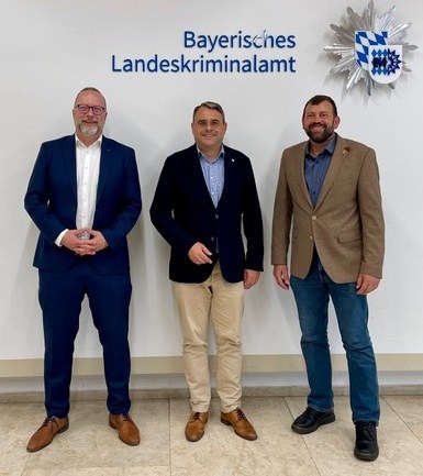 BDK-Landesvorsitzender Bayern trifft den neuen Präsidenten des Bayerischen Landeskriminalamts Norbert Radmacher BDK-Landesvorsitzender Bayern trifft den neuen Präsidenten des Bayerischen Landeskriminalamts Norbert Radmacher