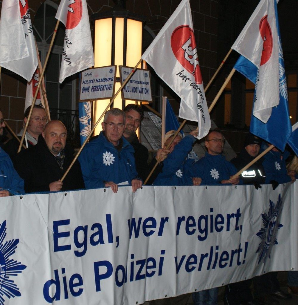 BDK zeigt erneut Flagge - Mahnwache bei der Regionalkonferenz der SPD in Hamburg