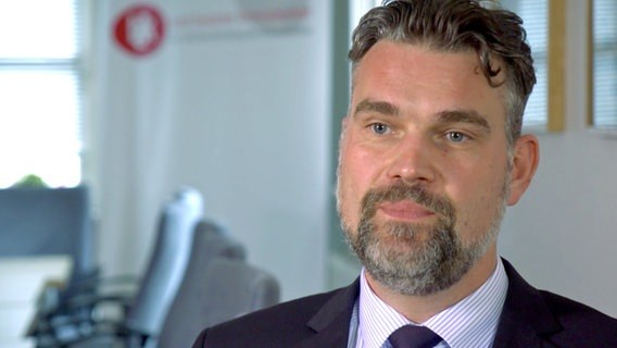 NDR Sendung '45 MINUNTEN: Wegen G20 - 8.000 Verfahren liegen brach NDR Sendung '45 MINUNTEN: Wegen G20 - 8.000 Verfahren liegen brach