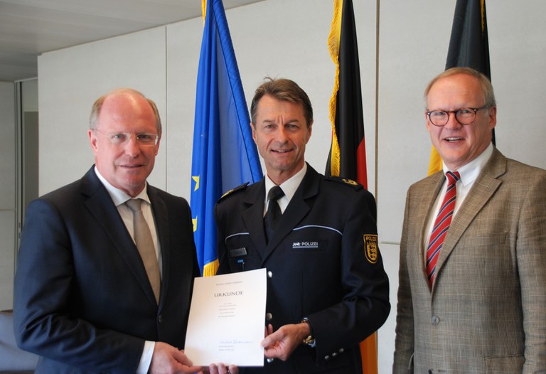 Bernhard Weber wird neuer Präsident beim Polizeipräsidium Ulm Bernhard Weber wird neuer Präsident beim Polizeipräsidium Ulm
