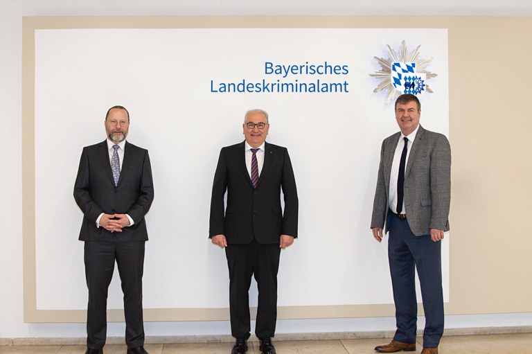Besuch beim Präsidenten des Bayerischen Landeskriminalamtes Besuch beim Präsidenten des Bayerischen Landeskriminalamtes