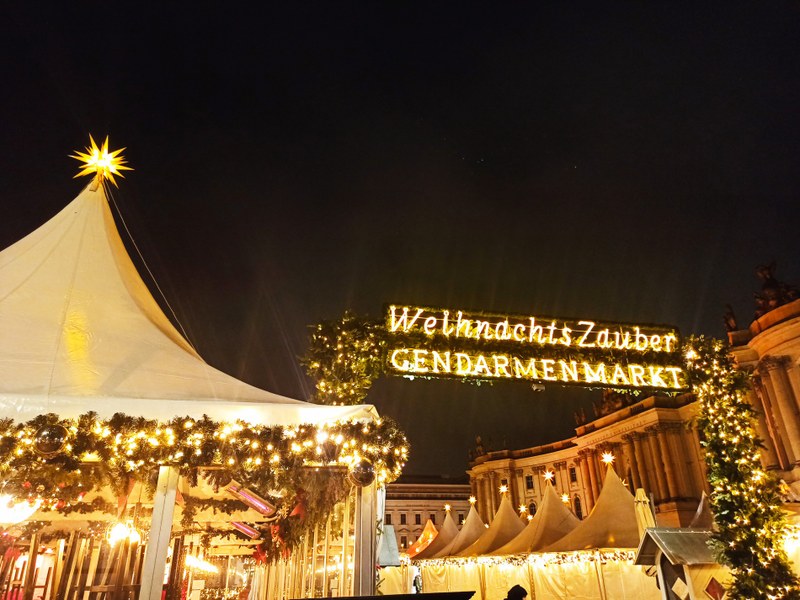 BE_Symbolfoto Glühweintrinken.jpg