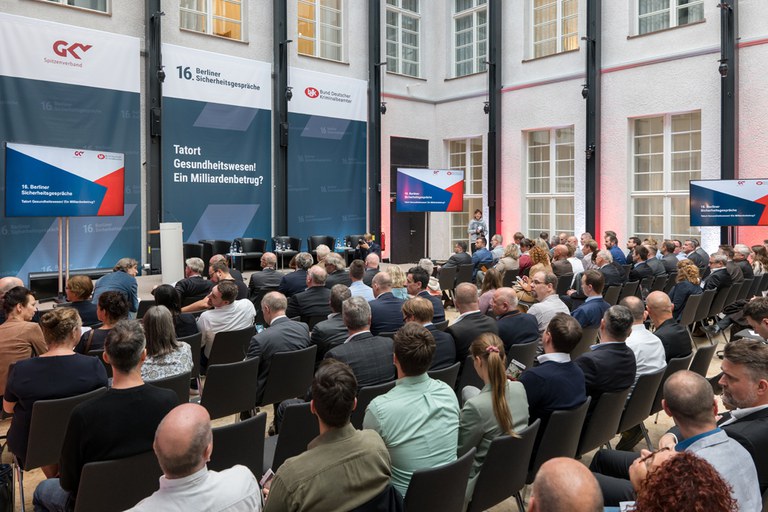 Bund_20220923_Sicherheitsgespraeche1.jpg