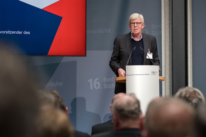 Bund_20220923_Sicherheitsgespraeche3.jpg