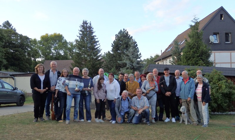 ST_20210904_Gruppenfoto auf dem Gelände der Pension.jpg
