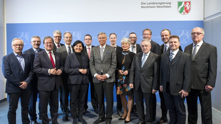 Mitglieder_Bosbachkommission.jpg