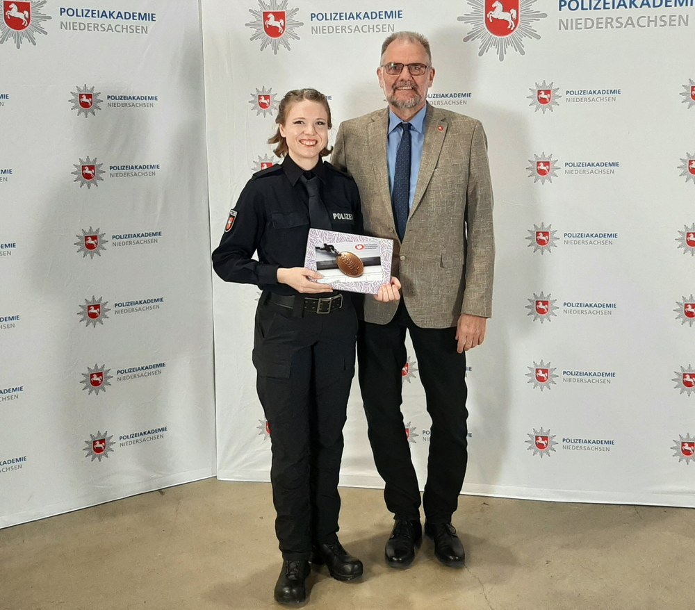 Stella Simon-Fabricius freut sich über ihren Gewinn