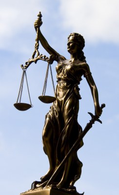 Demokratie und Gerichtsstrukturreform Demokratie und Gerichtsstrukturreform