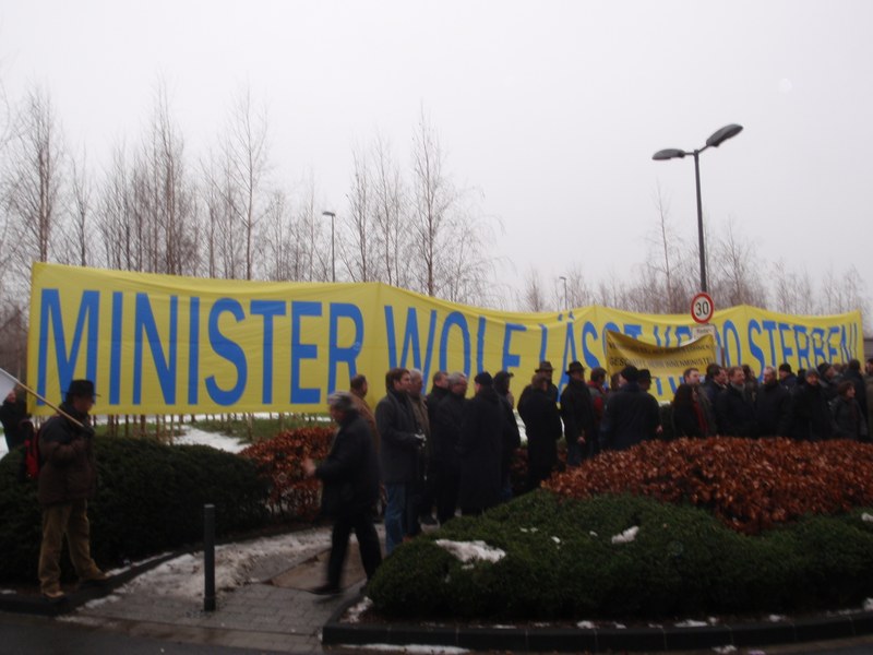Demonstration des BDK beim Bezirksparteitag der FDP OWL in Büren, Forum Flughafen Paderborn/Lippstadt) am 06.03.2010 Demonstration des BDK beim Bezirksparteitag der FDP OWL in Büren, Forum Flughafen Paderborn/Lippstadt) am 06.03.2010