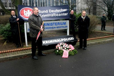 Erlass zur Planstellenbewirtschaftung vom 26.02.2009 - Erneut Öl ins Feuer der Verhandlungen um die Funktionszuordnung III (A12/A13) Erlass zur Planstellenbewirtschaftung vom 26.02.2009 - Erneut Öl ins Feuer der Verhandlungen um die Funktionszuordnung III (A12/A13)