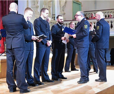 Feierliche Ernennung der Polizeimeisterinnen und Polizeimeister der Polizeifachschule Schneeberg Feierliche Ernennung der Polizeimeisterinnen und Polizeimeister der Polizeifachschule Schneeberg
