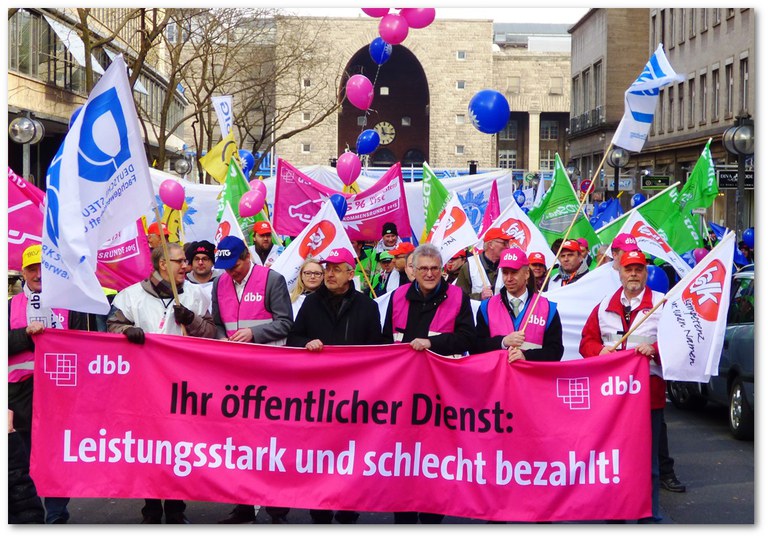 Flagge gezeigt - BDK bei Demo in Stuttgart Flagge gezeigt - BDK bei Demo in Stuttgart