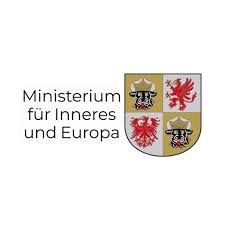 Gedankenaustausch mit dem Innenminister und dem Abteilungsleiter der Polizei Gedankenaustausch mit dem Innenminister und dem Abteilungsleiter der Polizei