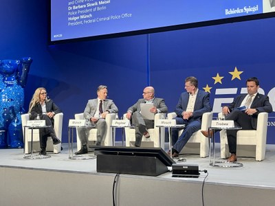 Geld, Macht Kriminalität – Wer kontrolliert wen? Finanzkriminalität – Vollzugs- und Regelungsdefizite