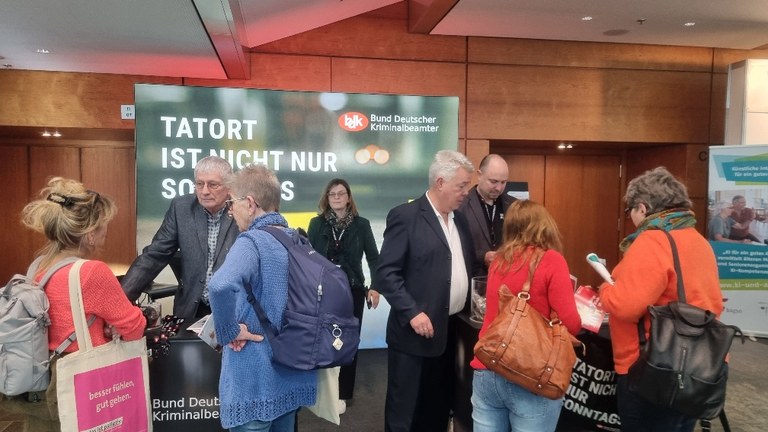 Großer Andrang beim 14. Deutschen Seniorentag: BDK-Messestand begeistert Besucher Großer Andrang beim 14. Deutschen Seniorentag: BDK-Messestand begeistert Besucher