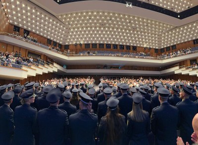 Herzliche Begrüßung der neuen Polizeikommissarinnen und Polizeikommissare der sächsischen Polizei Herzliche Begrüßung der neuen Polizeikommissarinnen und Polizeikommissare der sächsischen Polizei