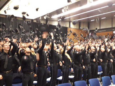 Herzlichen Glückwunsch und alles Gute - Willkommen bei der Polizei Niedersachsen