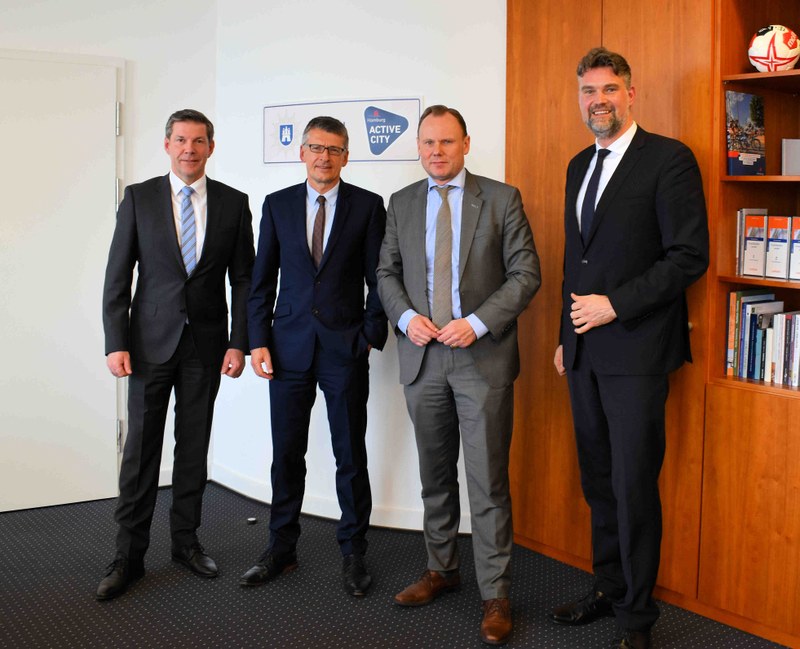 Leiter des LKA Hamburg wird neuer Hamburger Polizeivizepräsident Leiter des LKA Hamburg wird neuer Hamburger Polizeivizepräsident