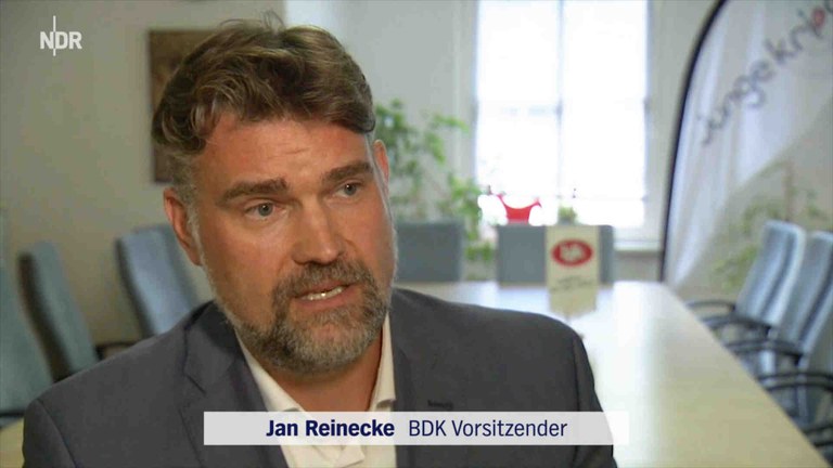 NDR Fernsehen: Hasskriminalität - 50 neue Stellen für die Polizei in Hamburg?