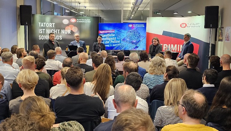 Rückblick auf die Fachveranstaltung „Künstliche Intelligenz bei der Polizei“ am 11.04.24 in Frankfurt am Main Rückblick auf die Fachveranstaltung „Künstliche Intelligenz bei der Polizei“ am 11.04.24 in Frankfurt am Main