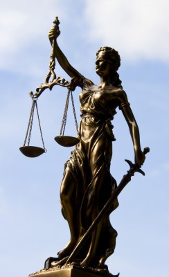 Überlastete Gerichte, falsche Struktur oder woran mangelt es der Justiz?
