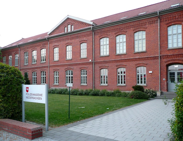 Vereidigung von 187 neuen Polizeikommissar-Anwärterinnen und –Anwärtern Vereidigung von 187 neuen Polizeikommissar-Anwärterinnen und –Anwärtern