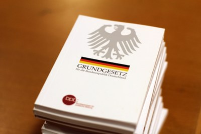 Verfassungstreue gilt auch für Behörden