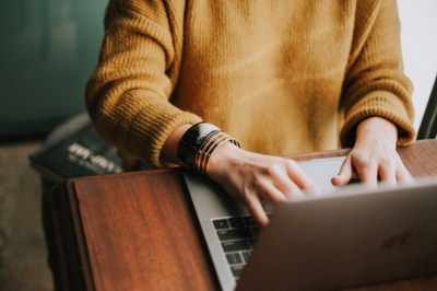 Vertrauen statt Kontrolle: Homeoffice in der Kriminalpolizei – Zeit für ein Umdenken!